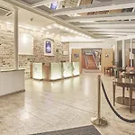 Kluet Hotel