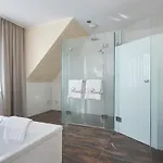 Kluet Hotel *