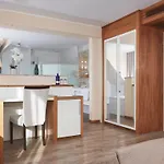 Kluet Hotel *